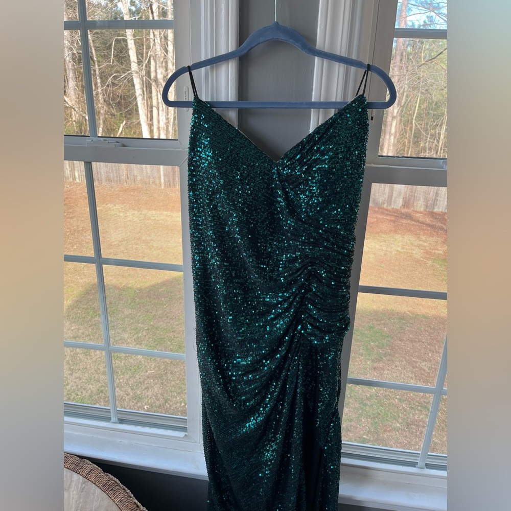 Cinderella Divine CH225 in Emerald Green - Picture 6 of 12